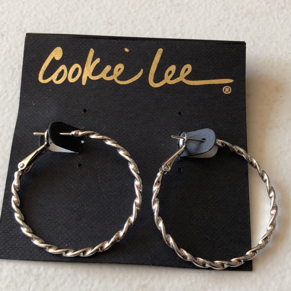 Twisted hoop earrings